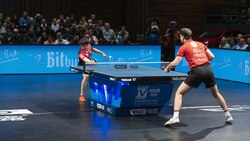 Zwei Tischtennisspieler in einem Match